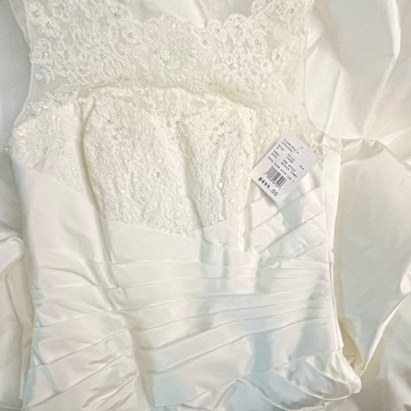 $499 New David's Bridal Ivory A-line Wedding Dress! Size 4 Un-Altered w/Tags - Picture 6 of 7